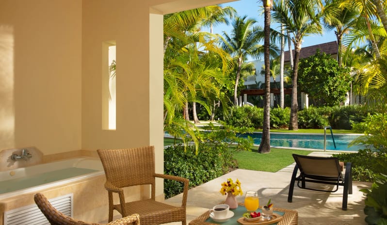 Preferred Club Deluxe Swim Up_001